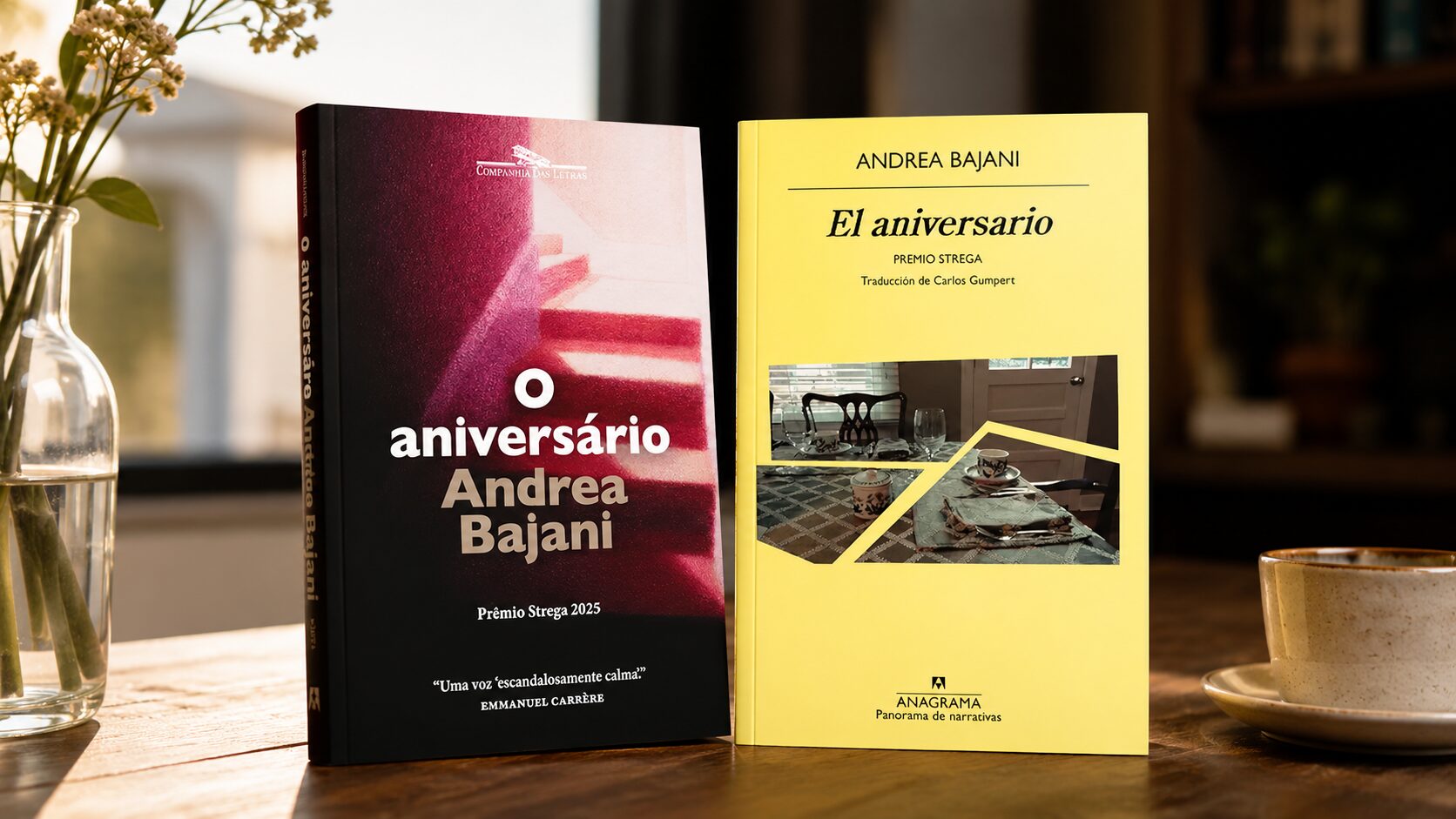 Edições brasileira e espanhola de O aniversário, de Andrea Bajani, sobre uma mesa de madeira