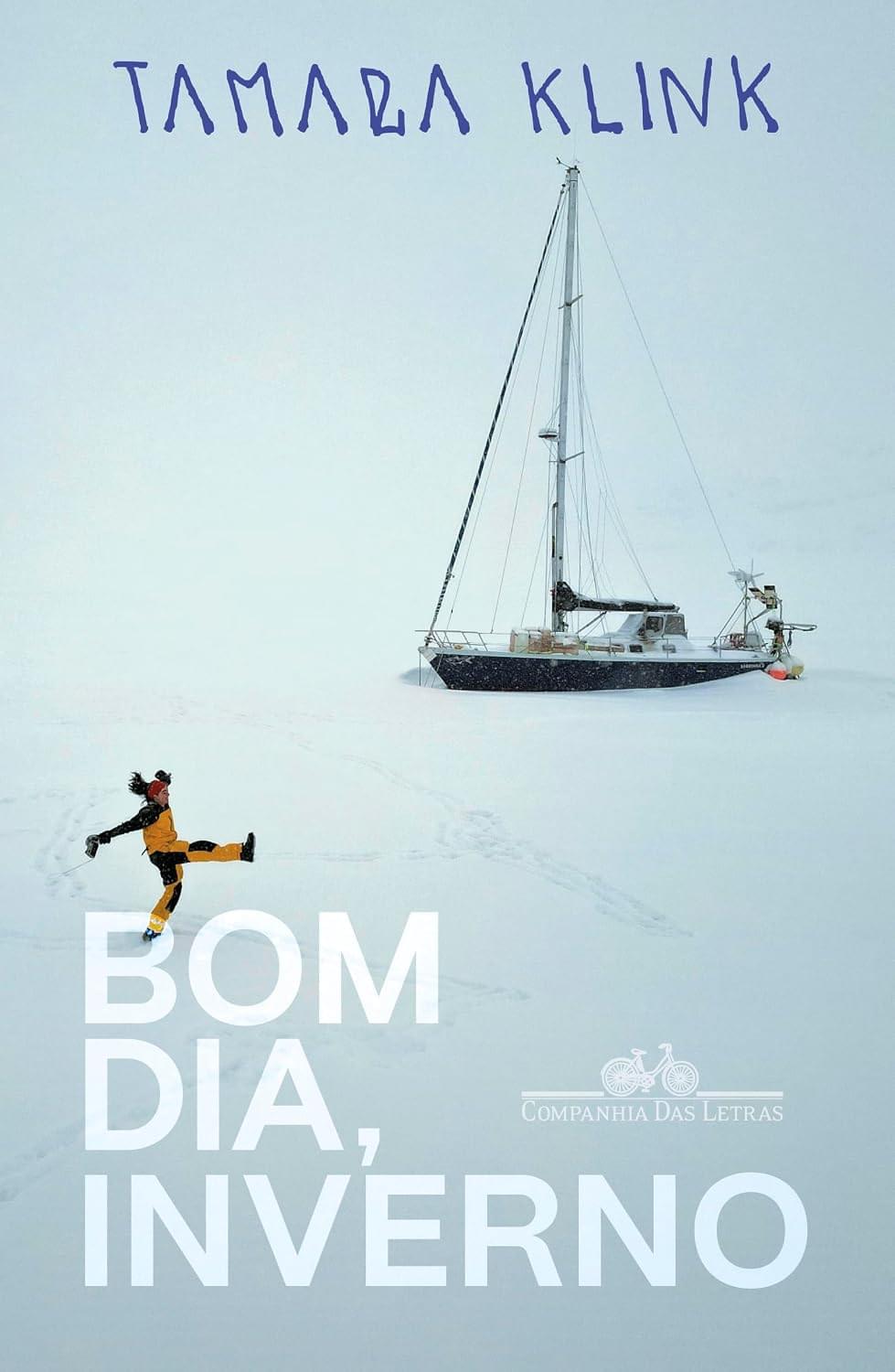 Capa do livro "Bom dia, inverno" de Tamara Klink. Fotografia de uma paisagem coberta de neve ou gelo branco. Em primeiro plano à esquerda, uma pessoa com macacão de neve amarelo e preto brinca chutando o ar. Ao fundo, um veleiro está parado sobre a superfície congelada. Logotipo da editora Companhia das Letras no canto inferior direito.